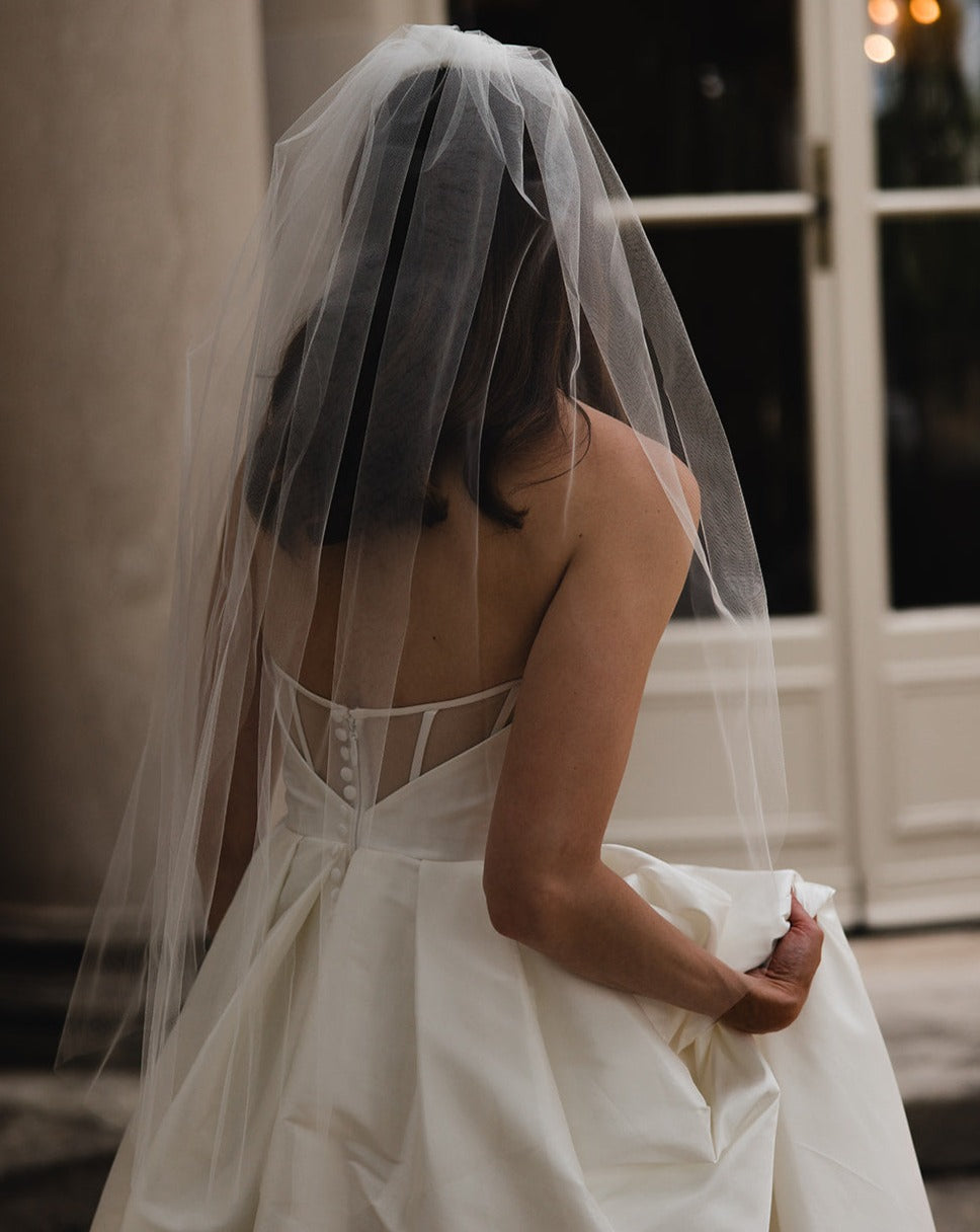 Single Layer Crystal Edge Wedding Veils With Comb Short Elbow Length  Headdresses