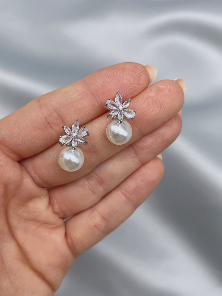 Carmen Pearl Stud Earrings