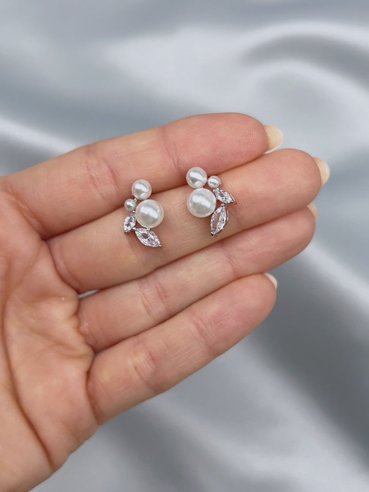 Liza Pearl Stud Earrings