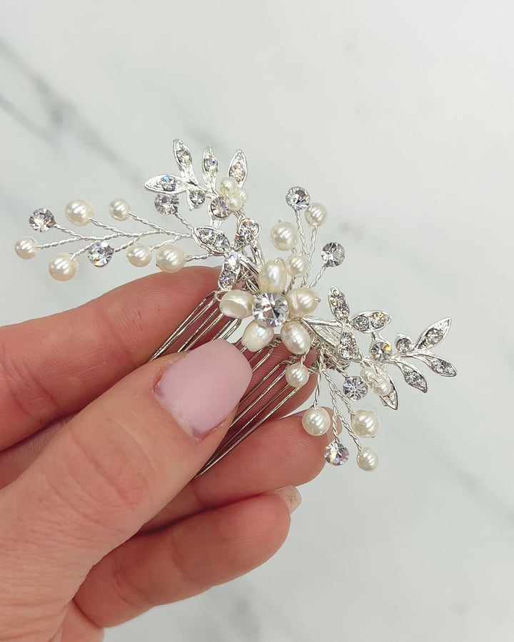 Floral Pearl Comb