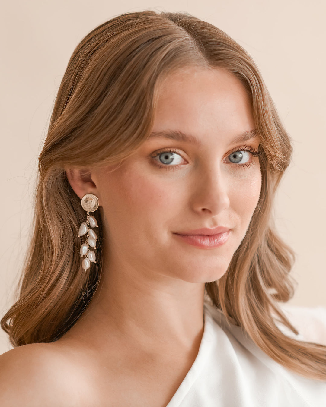 Gold and freshwater pearl dangle earrings 