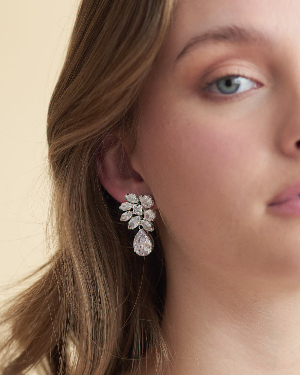 Earrings with simulated diamonds 