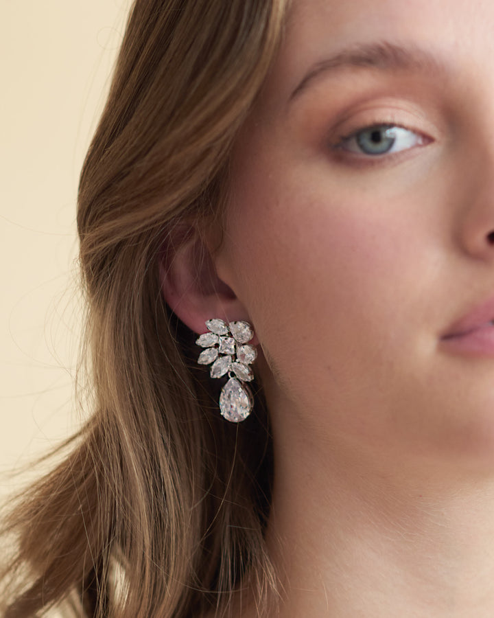 Earrings with simulated diamonds 
