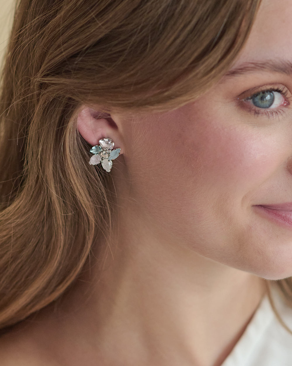 Earrings with multicolored gemstones 
