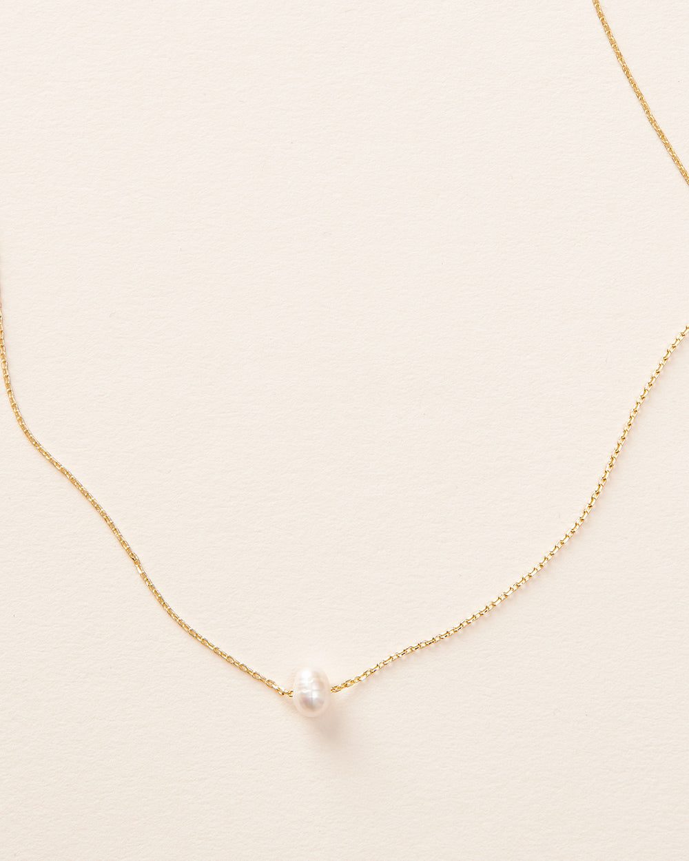 Minimalist Pearl Necklace Gold