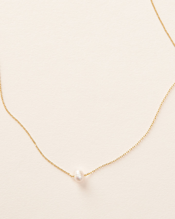 Minimalist Pearl Necklace Gold