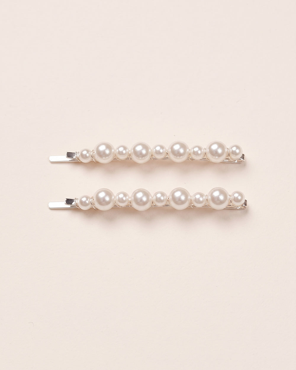 Set of two pearl bobby pins with alternating small and medium off-white pearls