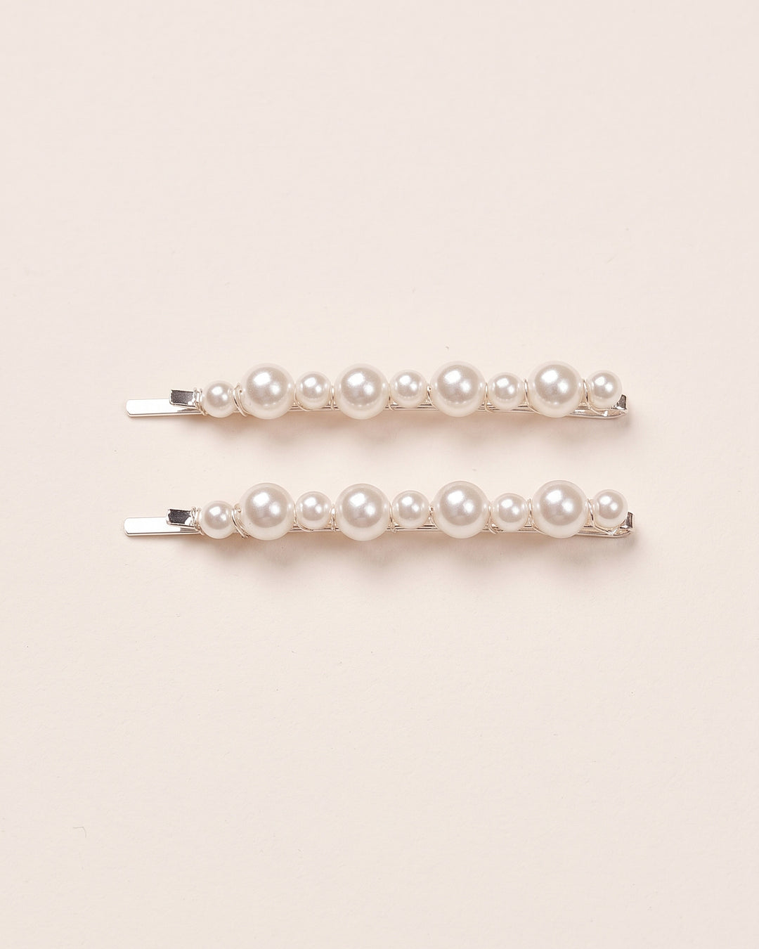 Set of two pearl bobby pins with alternating small and medium off-white pearls