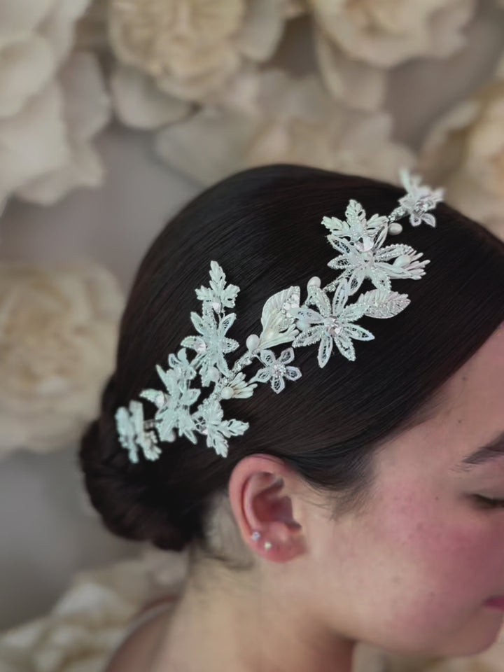 Flower hair accessory with pearls, rhinestones and leaves