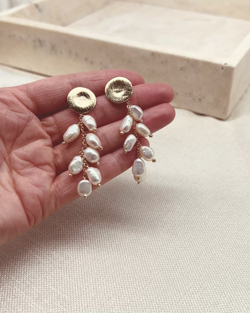 Gold and pearl dangle earrings 