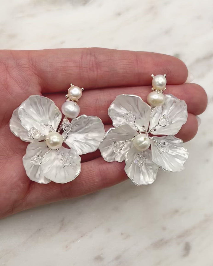 Nia Flower Earrings