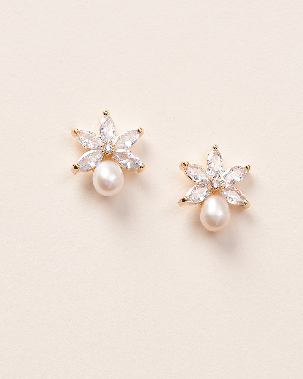 Pearl Stud Earring Gold