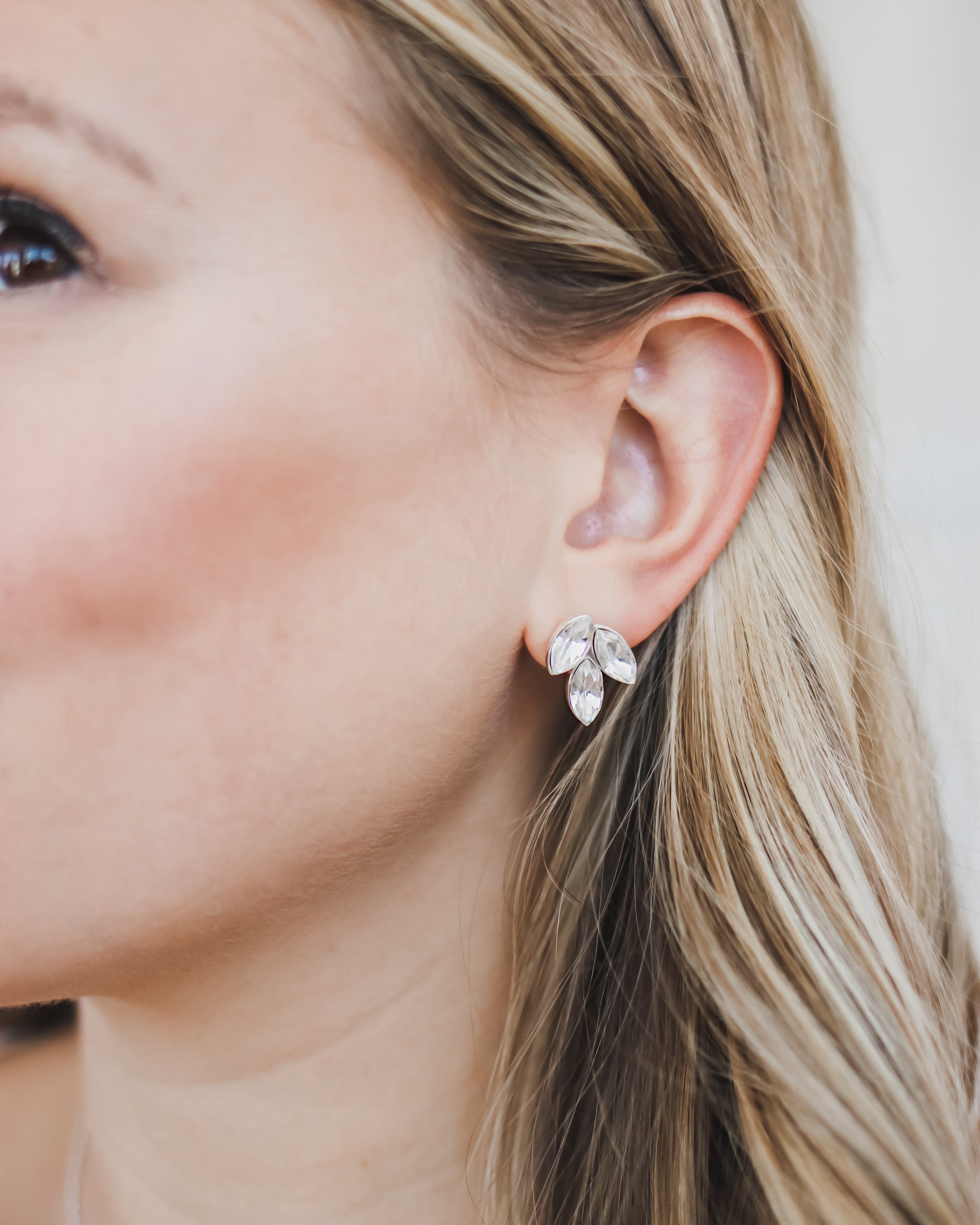 Small leaf earrings