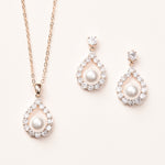 Gold Jewelry Set with Pearls