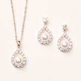 Gold Jewelry Set with Pearls