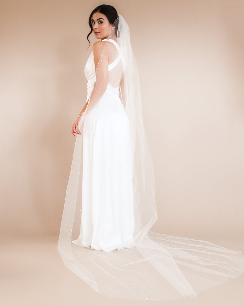 Dareth Colburn, Accessories, Wedding Veil By Dareth Colburn Barely There  Model Knee Length Tulle Material