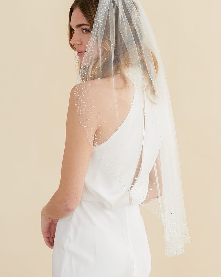Veil with pearls and rhinestones